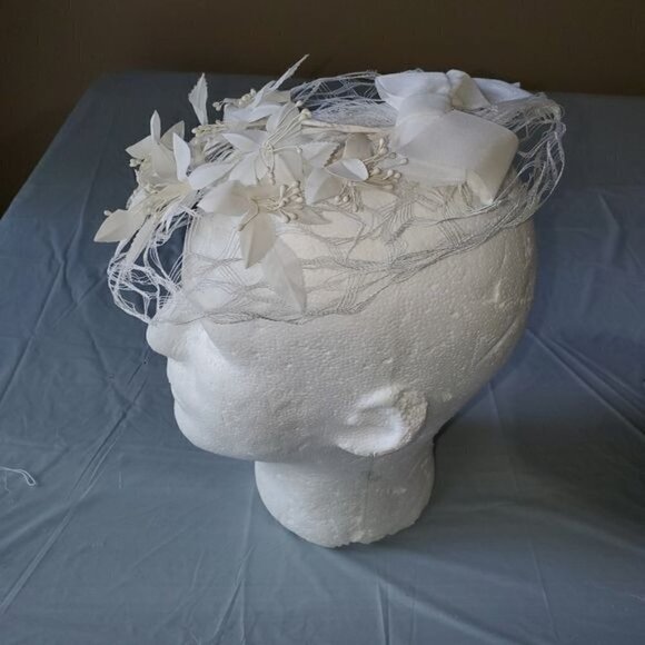 Vintage Union Made 1960's White Millinery Floral with Veil Cap Hat - Picture 2 of 5